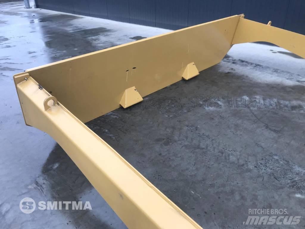 CAT 735B Zadné dvere