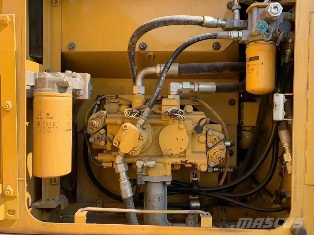 CAT CAT318D Pásové rýpadlá