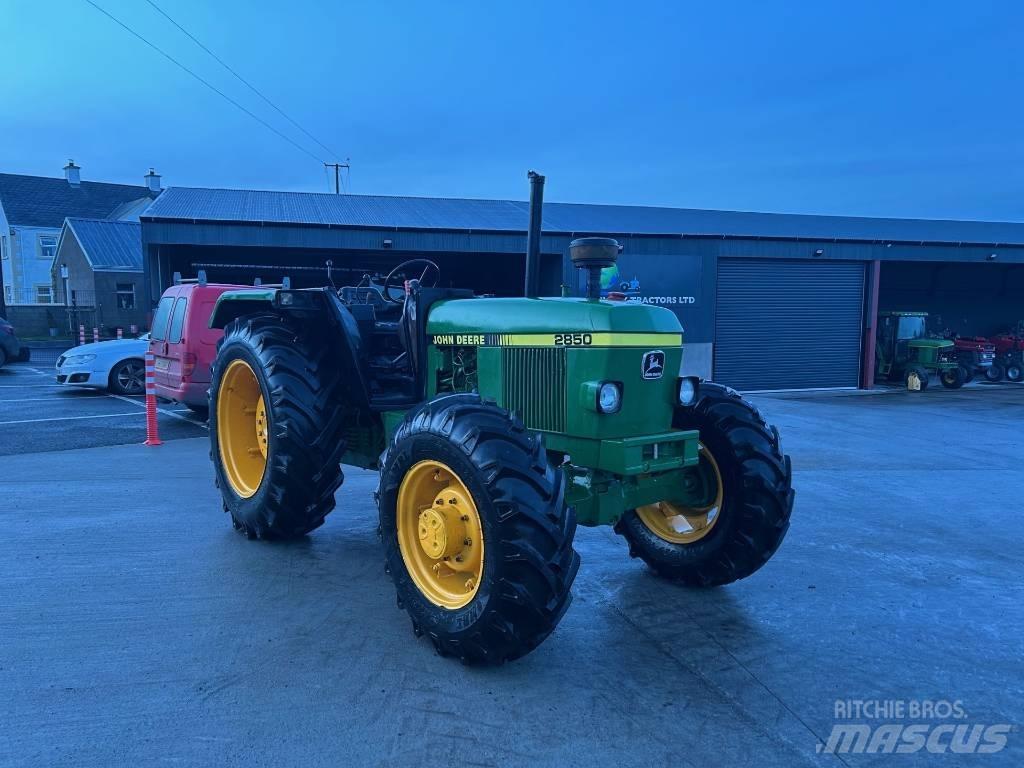 John Deere 2850 Traktory