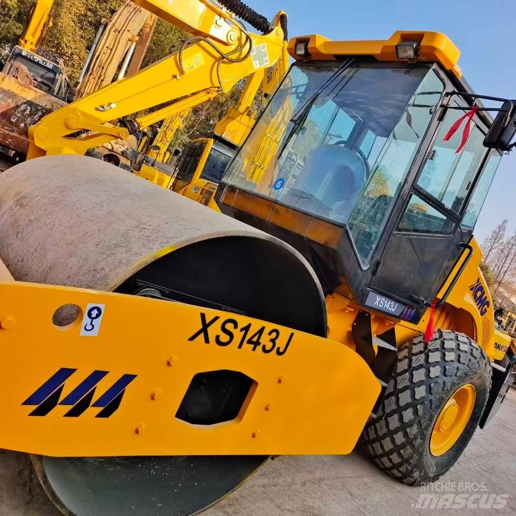 XCMG XS 142 J Ťahačové valce