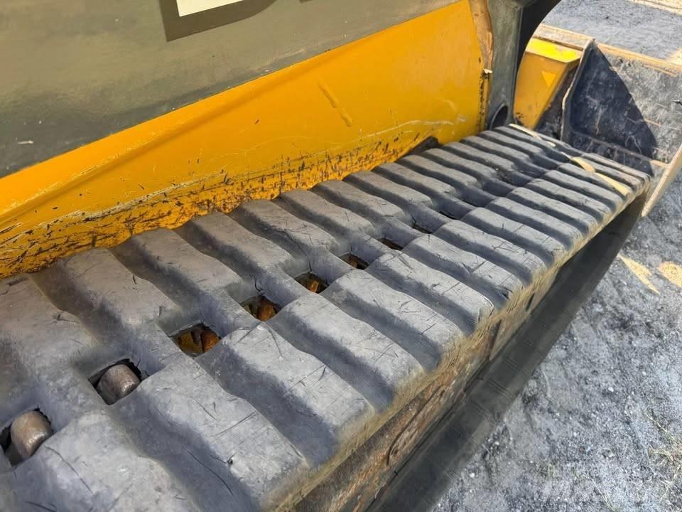 John Deere 325G Šmykom riadené nakladače