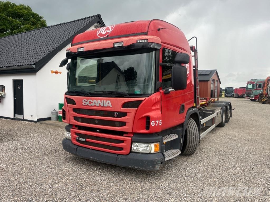 Scania P 320 Hákový nosič kontajnerov