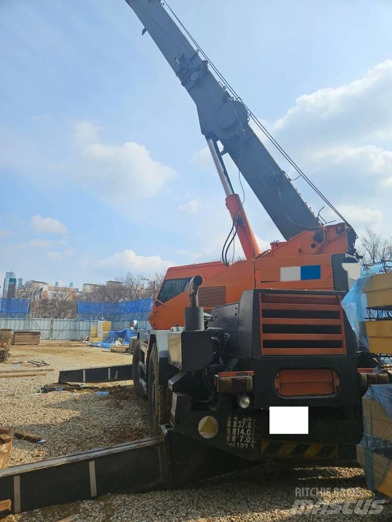 Komatsu LW 250 Žeriavy pre ťažký terén