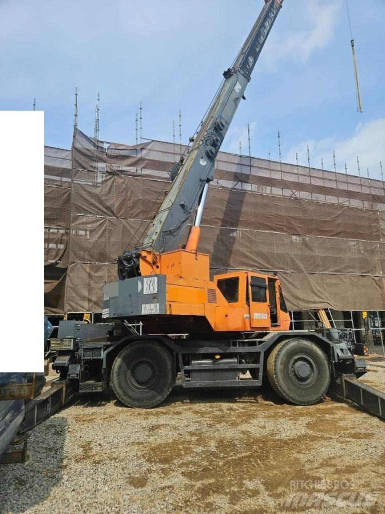 Komatsu LW 250 Žeriavy pre ťažký terén
