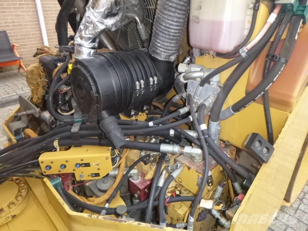 CAT CB 534 D Tandemové valce