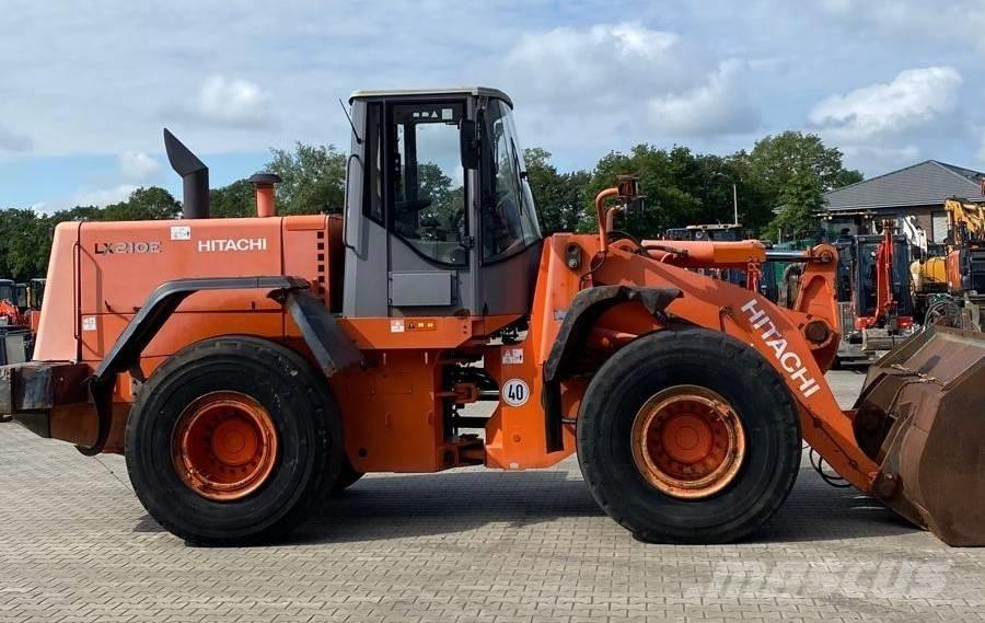 Hitachi LX 210 E Kolesové nakladače