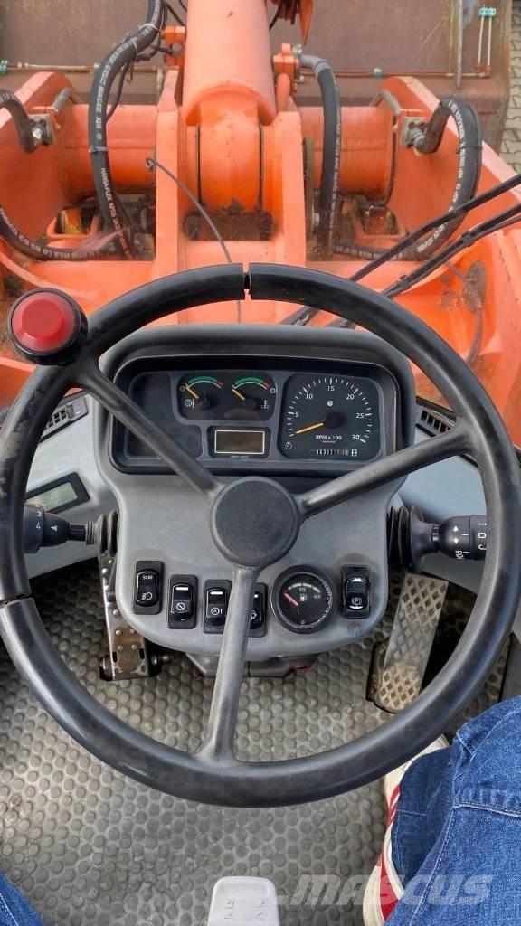 Hitachi LX 210 E Kolesové nakladače