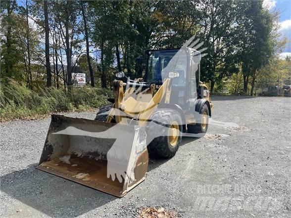 CAT 906M Kolesové nakladače