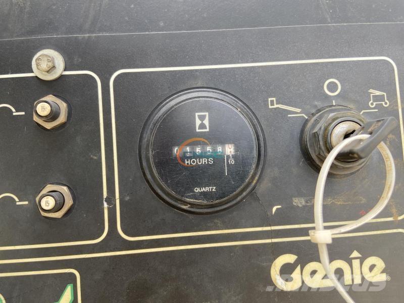 Genie Z51/30J Kĺbové plošiny