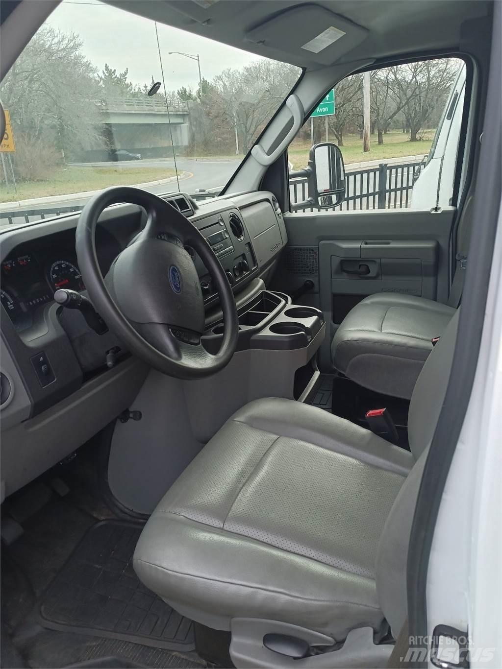Ford E350 Skriňová nadstavba