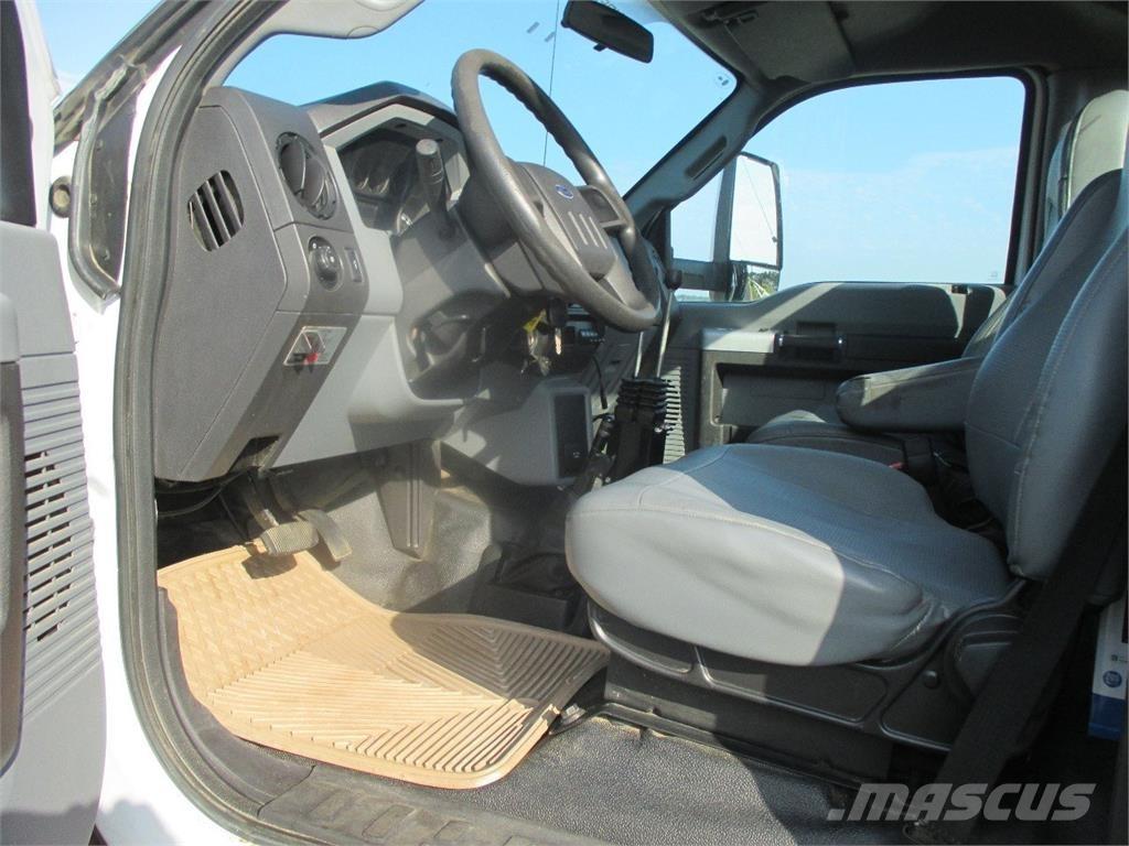 Ford F750 Hákový nosič kontajnerov