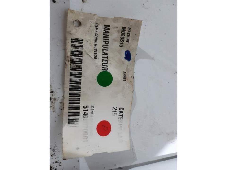 CAT 215 Kabíny a interiér