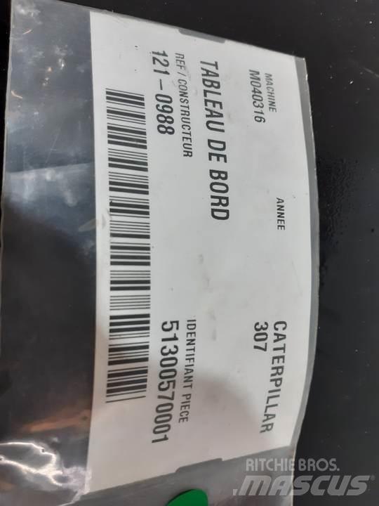 CAT 307 Kabíny a interiér