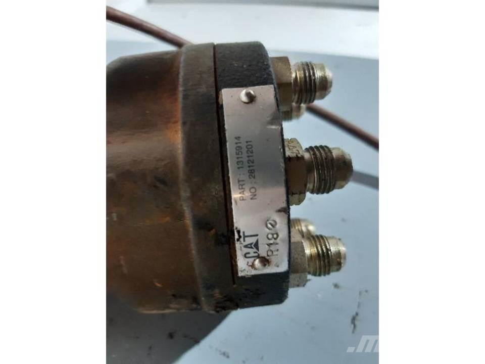 CAT 315B Kabíny a interiér