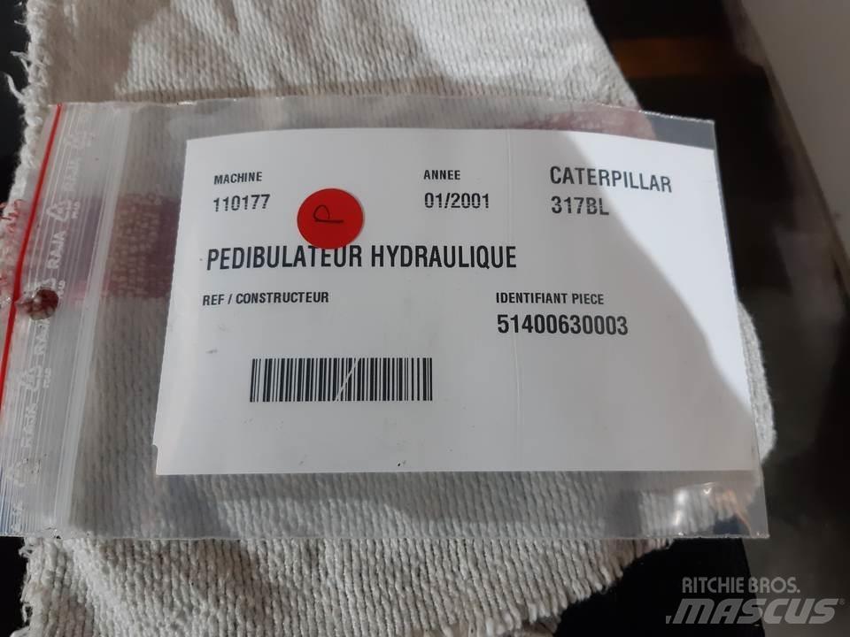 CAT 317BL Kabíny a interiér