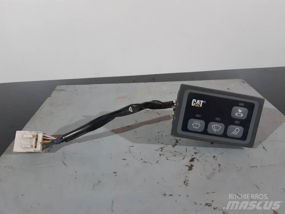 CAT 318C Kabíny a interiér