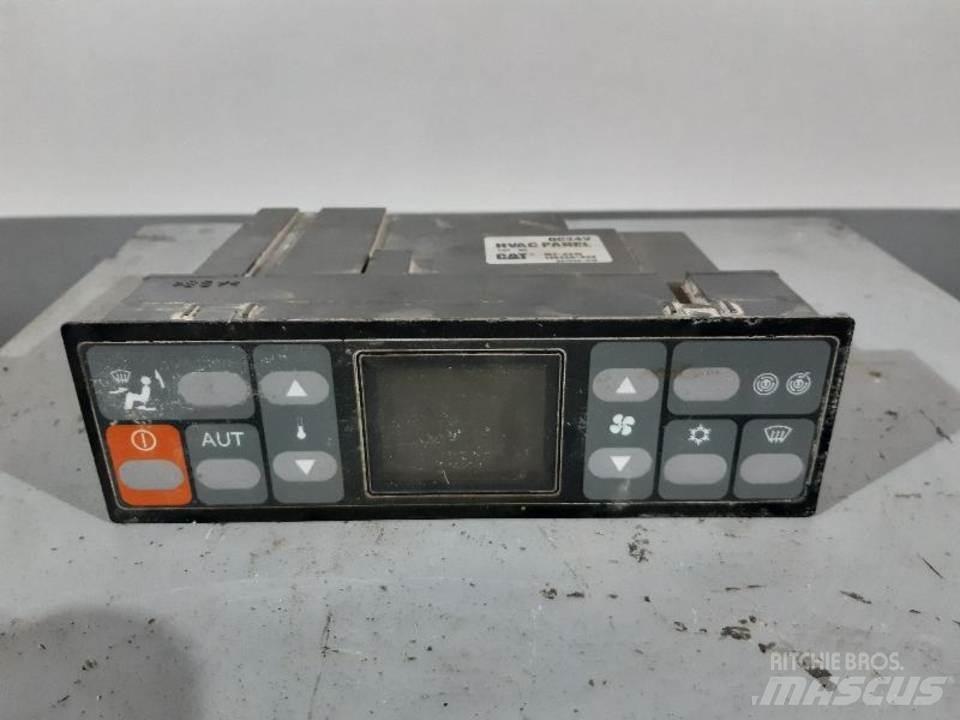 CAT 318C Kabíny a interiér