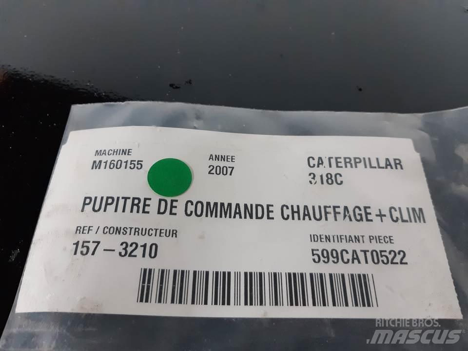 CAT 318C Kabíny a interiér