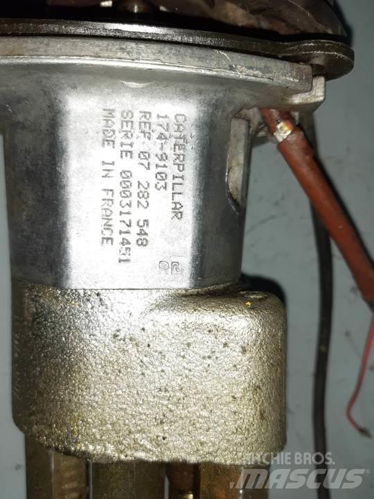CAT 320B Kabíny a interiér