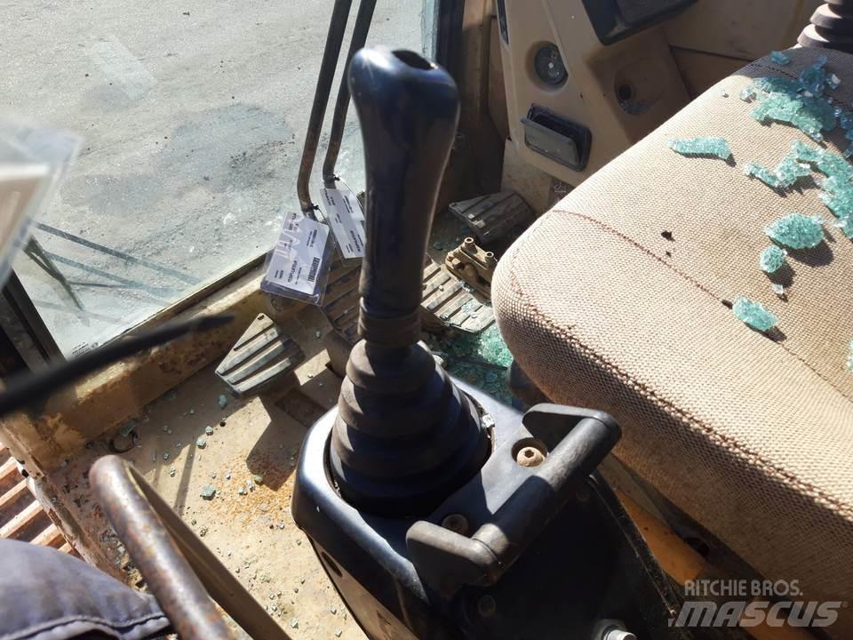 CAT 325LN Kabíny a interiér