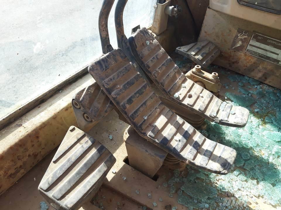 CAT 325LN Kabíny a interiér