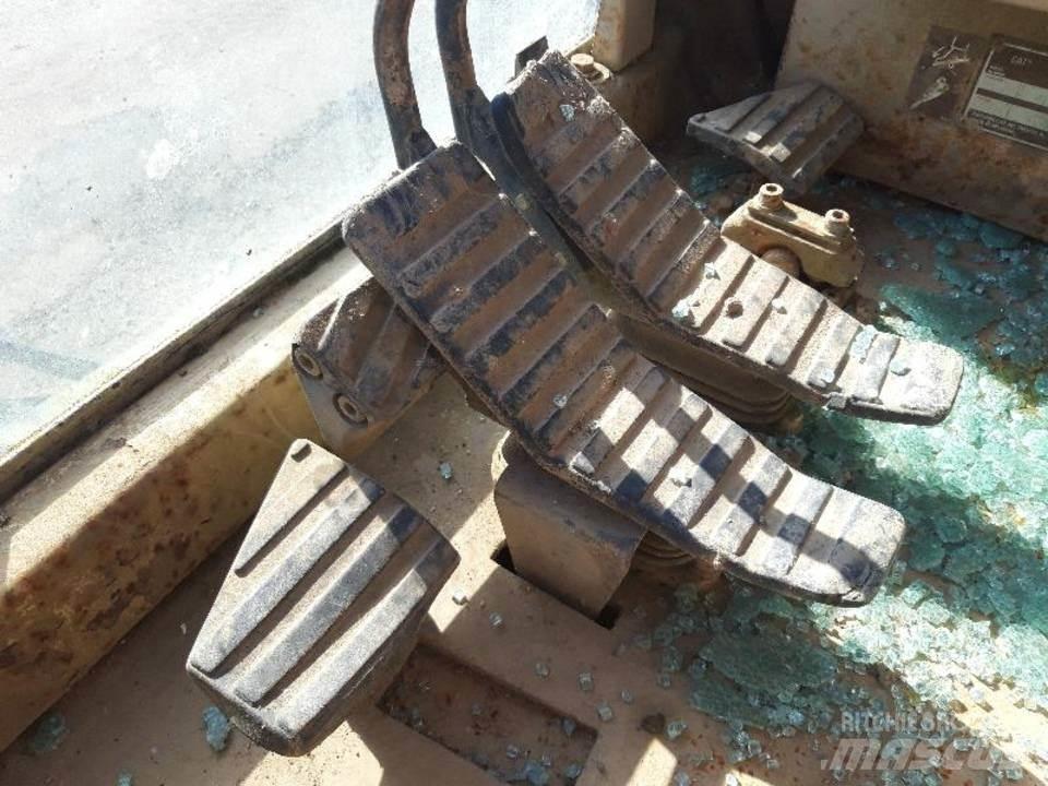 CAT 325LN Kabíny a interiér