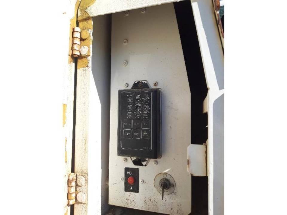 CAT 325LN Kabíny a interiér