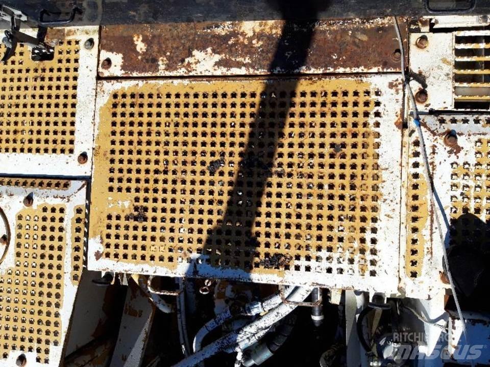 CAT 325LN Kabíny a interiér