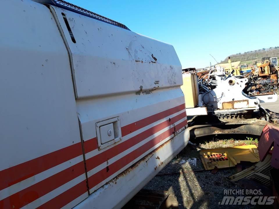 CAT 325LN Kabíny a interiér