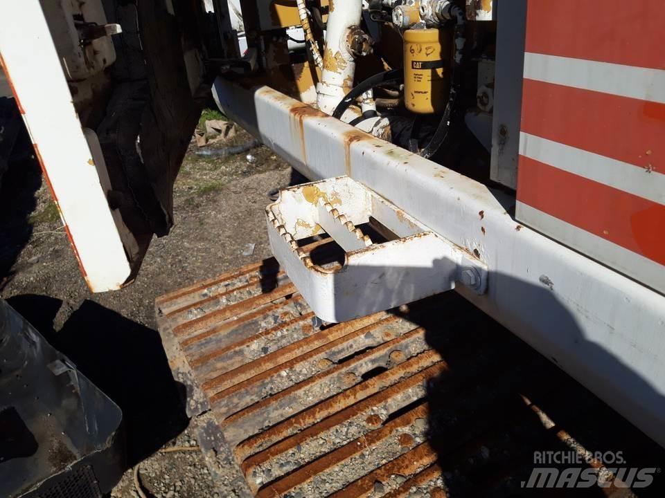 CAT 325LN Kabíny a interiér