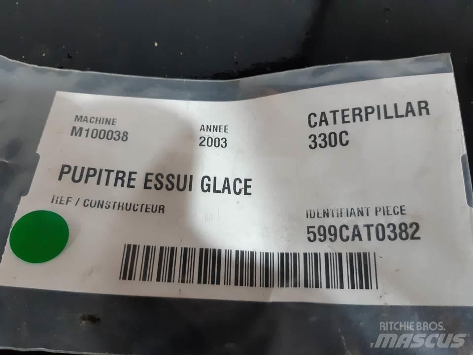 CAT 330C Kabíny a interiér