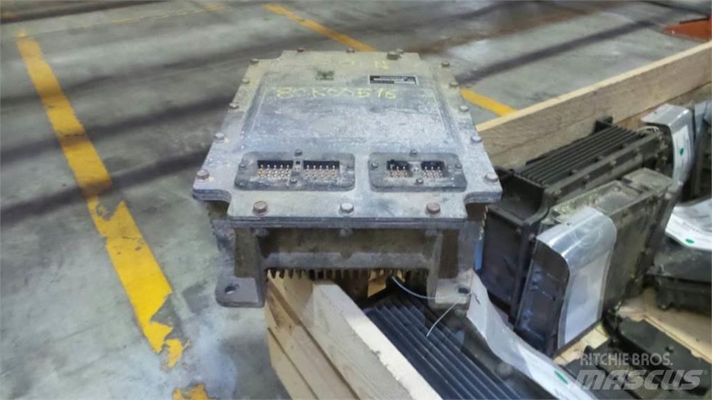 CAT 330L Kabíny a interiér