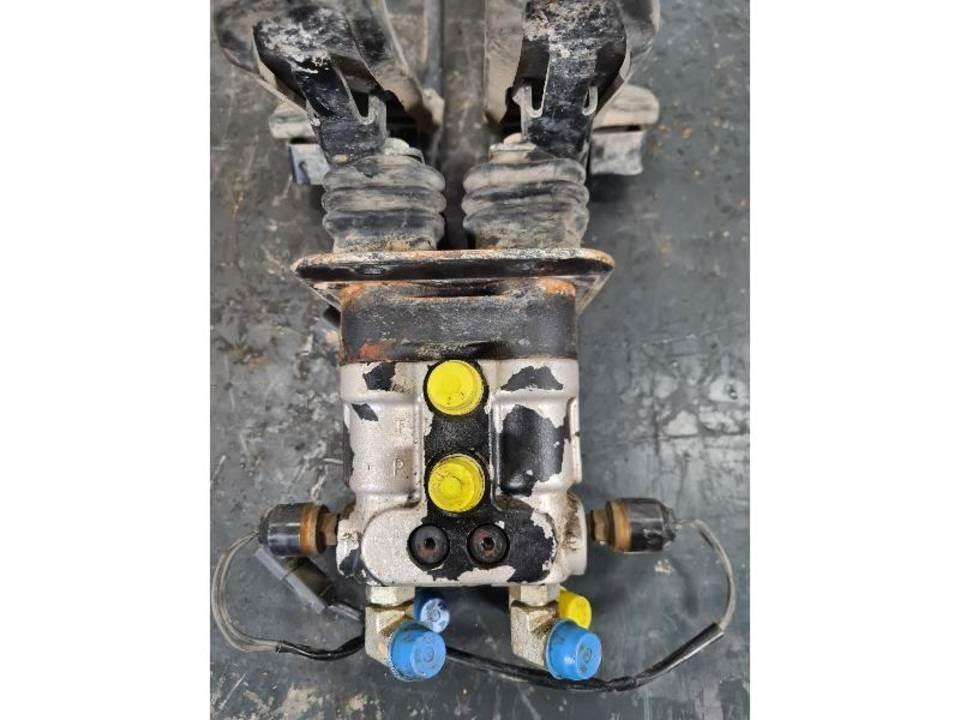 CAT 336DL Kabíny a interiér