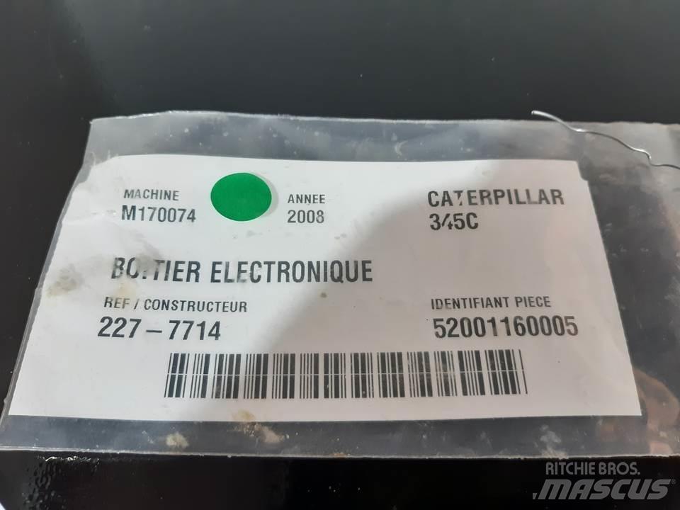 CAT 345C Kabíny a interiér