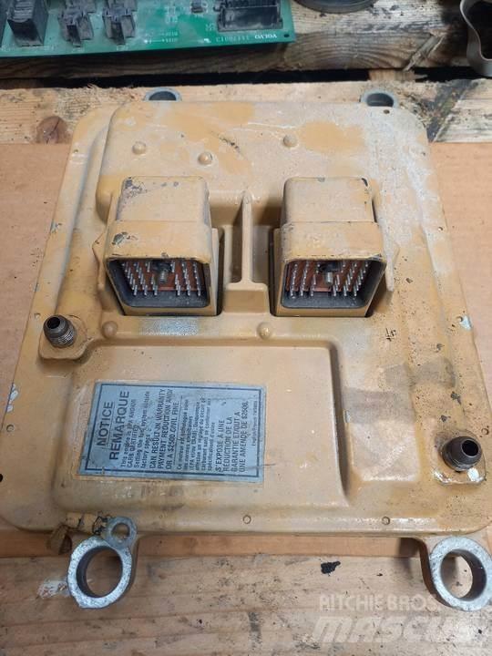 CAT 345C Kabíny a interiér