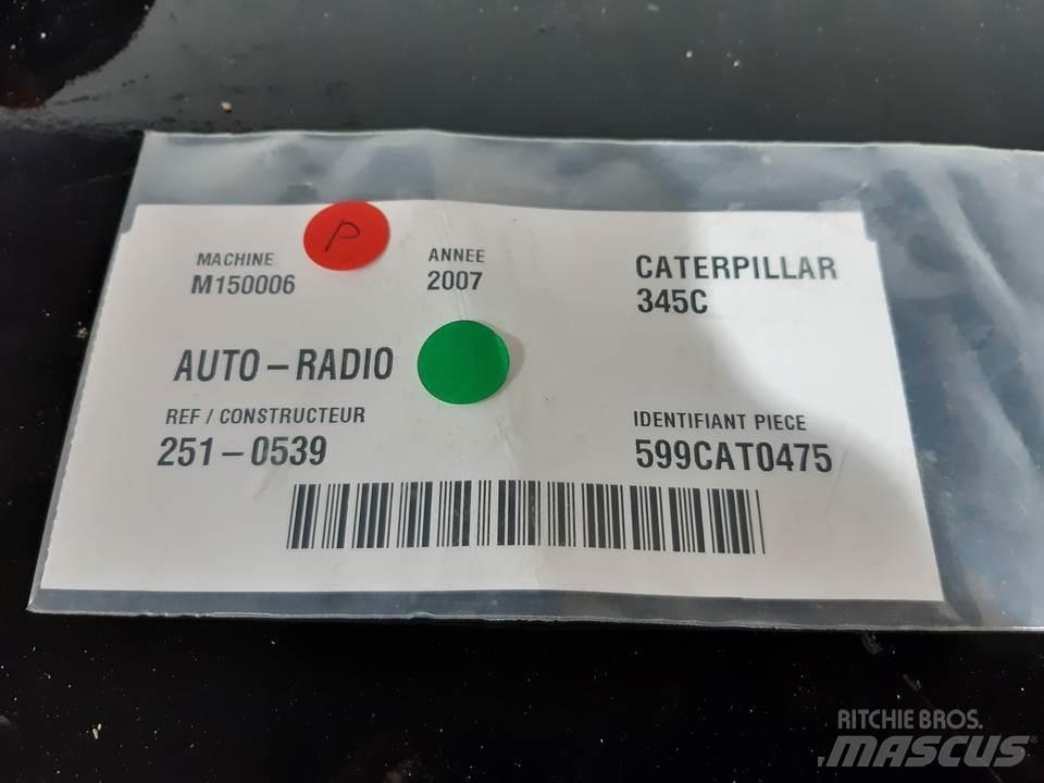 CAT 345C Kabíny a interiér