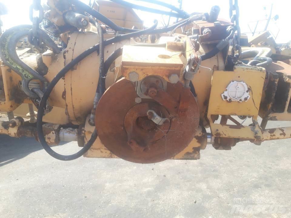 CAT 438B Prevodovka