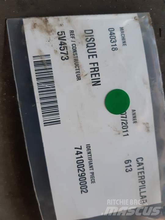 CAT 613 Pásy, reťaze a podvozok