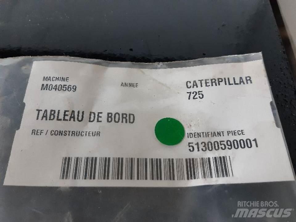 CAT 725 Kabíny a interiér
