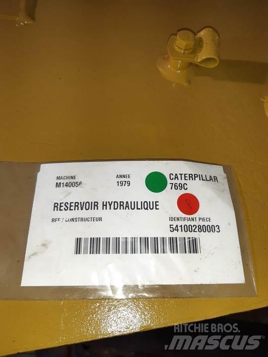 CAT 769C Kabíny a interiér
