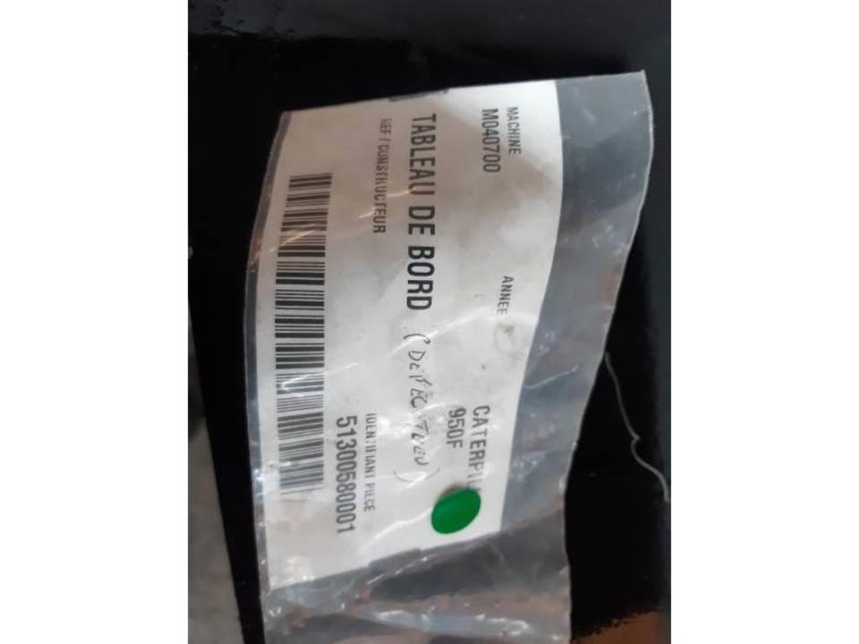 CAT 950F Kabíny a interiér