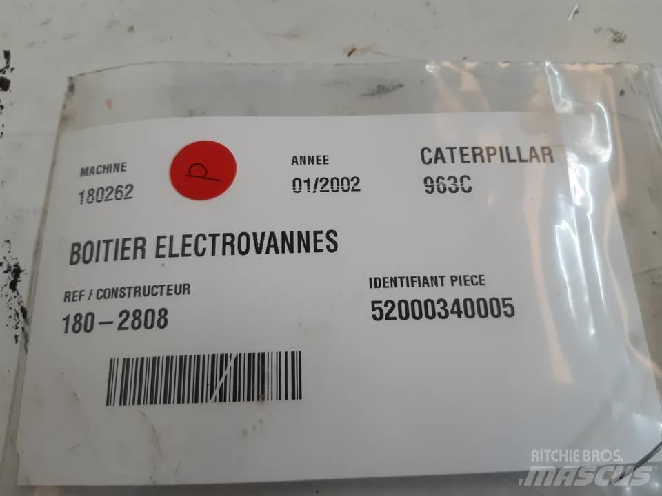 CAT 963C Kabíny a interiér