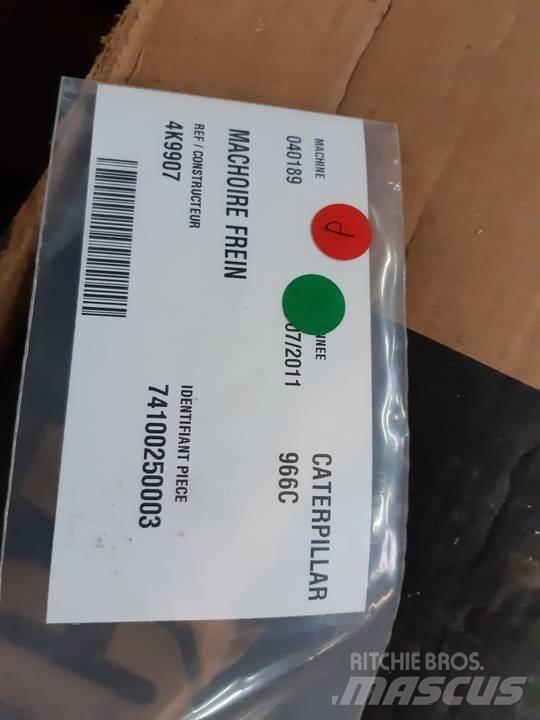 CAT 966C Pásy, reťaze a podvozok
