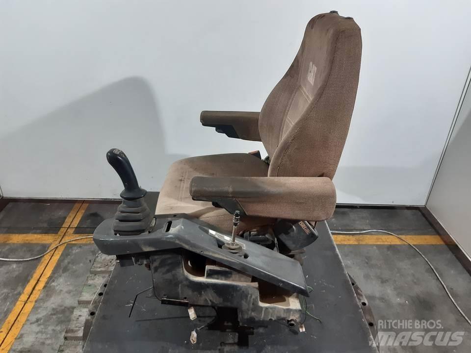 CAT M312 Kabíny a interiér