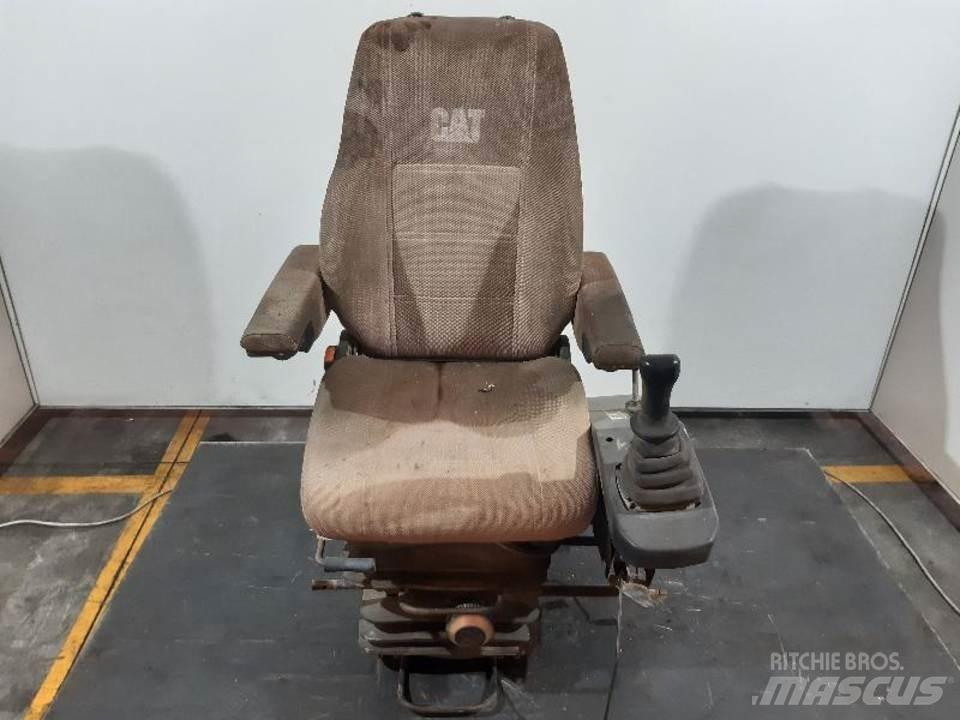 CAT M312 Kabíny a interiér