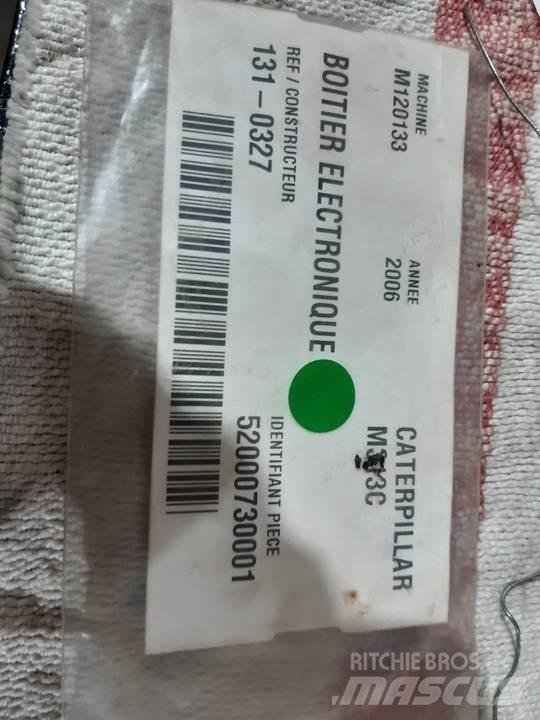 CAT M313C Kabíny a interiér