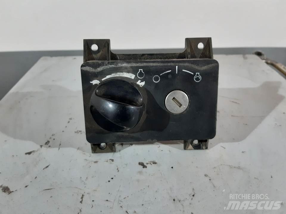 CAT M313C Kabíny a interiér