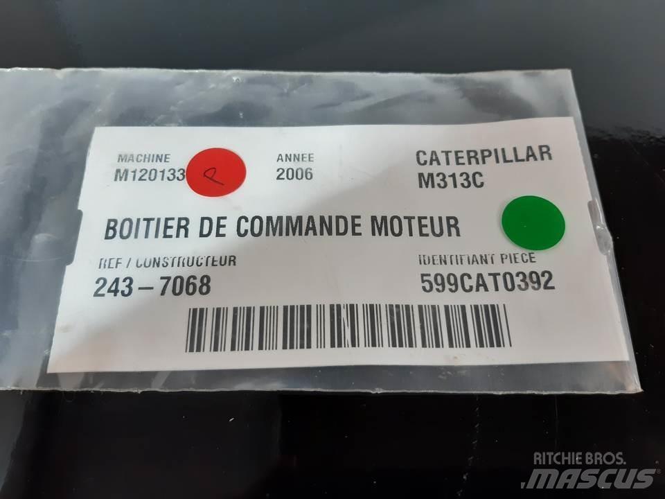 CAT M313C Kabíny a interiér