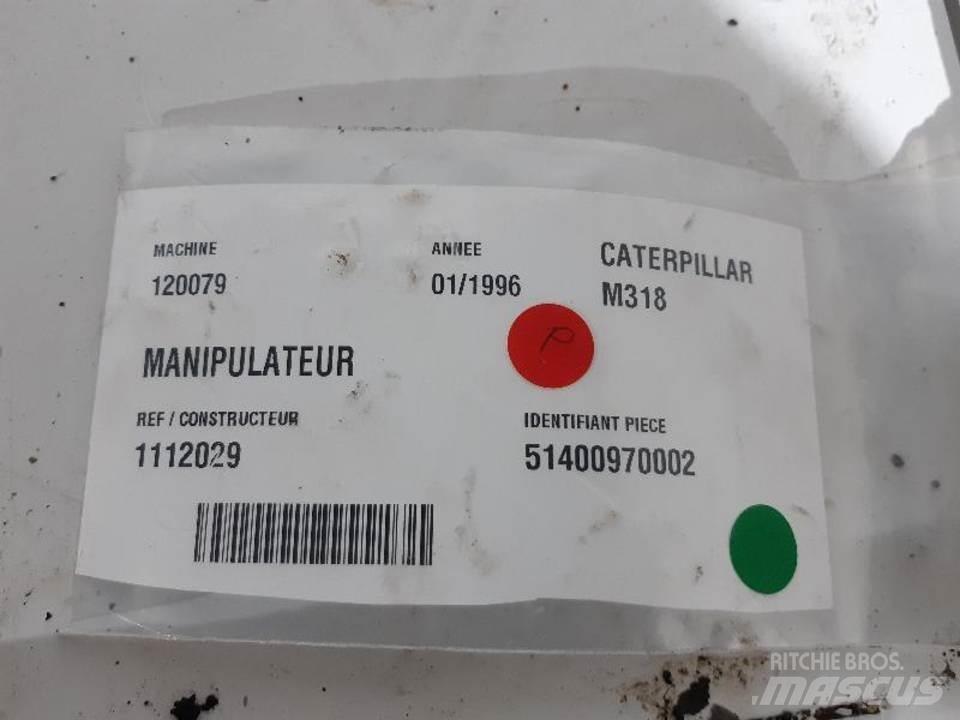 CAT M318 Kabíny a interiér