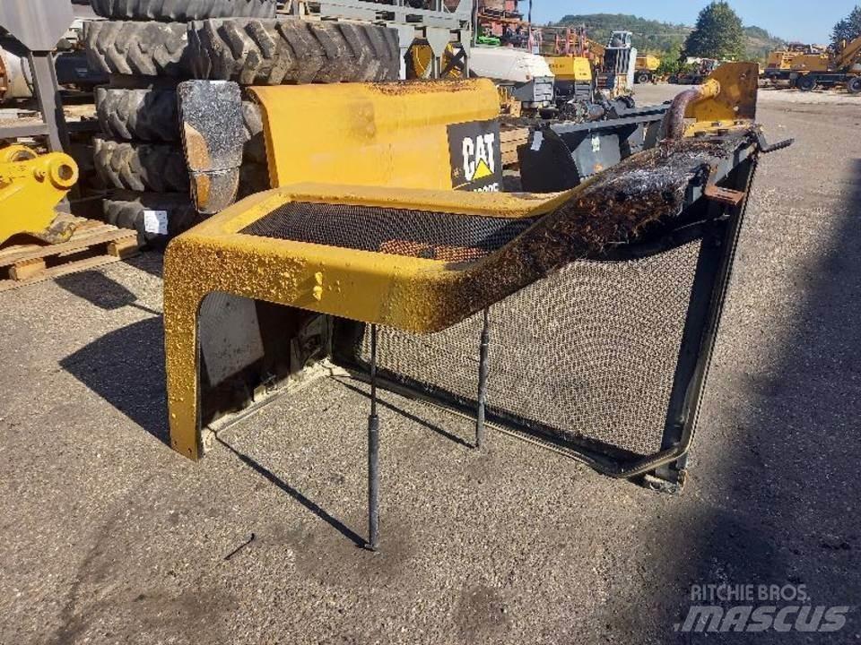 CAT M320F Kabíny a interiér
